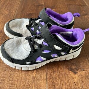 Girls Nike free run 2 GS - size 1y- gently used - good condition